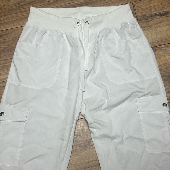 mofiz Pants - NWOT. Woman’s Mofiz white lightweight cargo joggers. Size L.